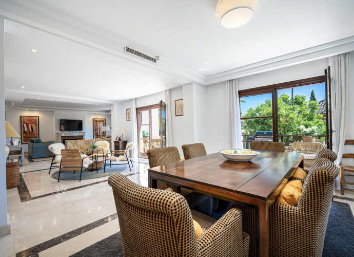 Villa Detached in The Golden Mile - 9