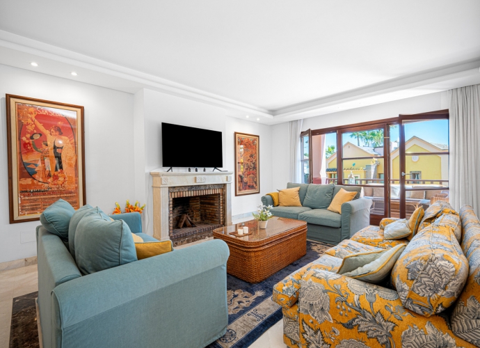 Villa Detached in The Golden Mile - 10
