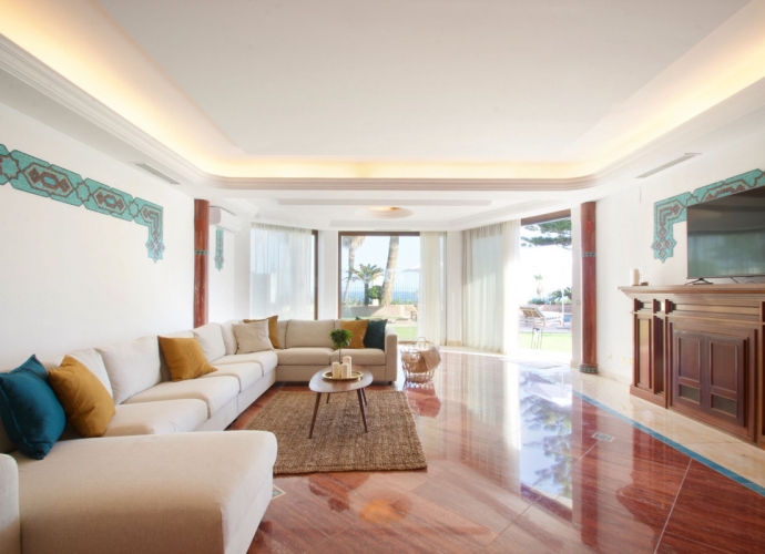 Villa Detached in The Golden Mile - 2