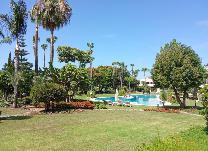Apartamento Planta Baja en Nueva Andalucía Los Granados Golf  - 1