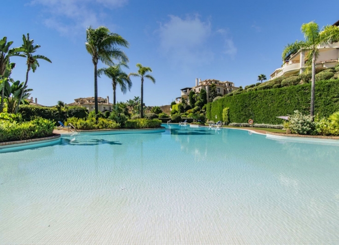 Apartment Middle Floor in Benahavís - 1