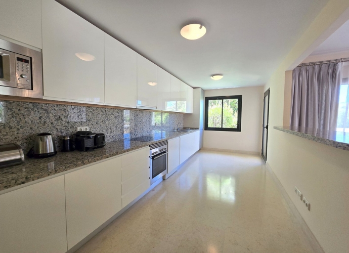 Apartment Middle Floor in Benahavís - 3