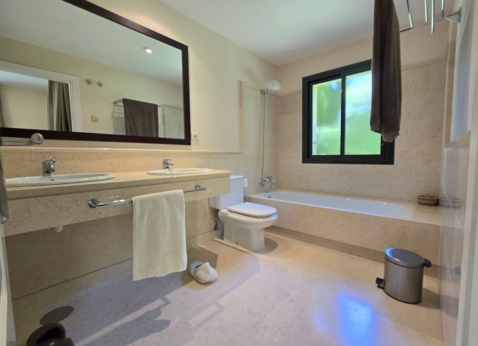 Apartment Middle Floor in Benahavís - 7