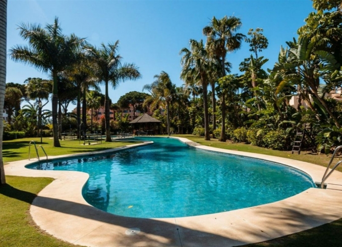 Apartment Middle Floor in Puerto Banús - 1