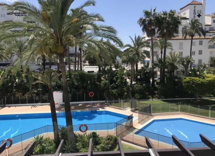 Apartment Middle Floor in Puerto Banús - 2