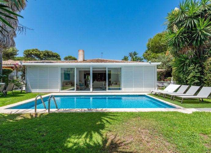 Villa Semi Detached in Los Monteros - 1
