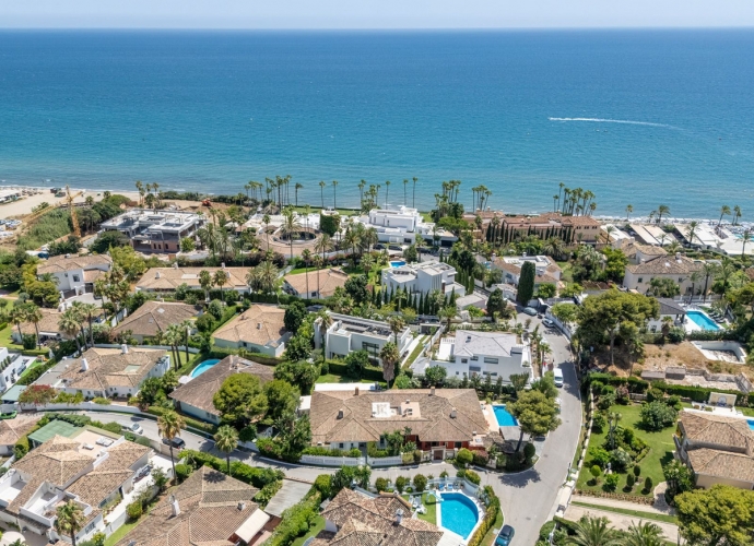 Villa Semi Detached in Los Monteros - 2