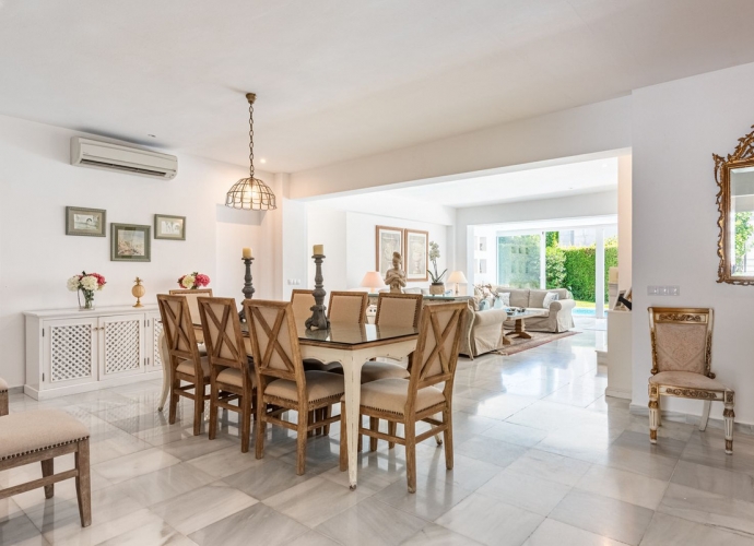 Villa Semi Detached in Los Monteros - 5