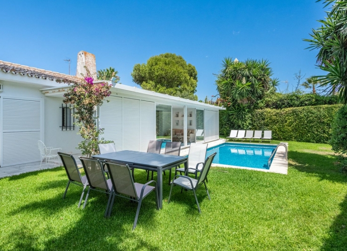 Villa Semi Detached in Los Monteros - 7
