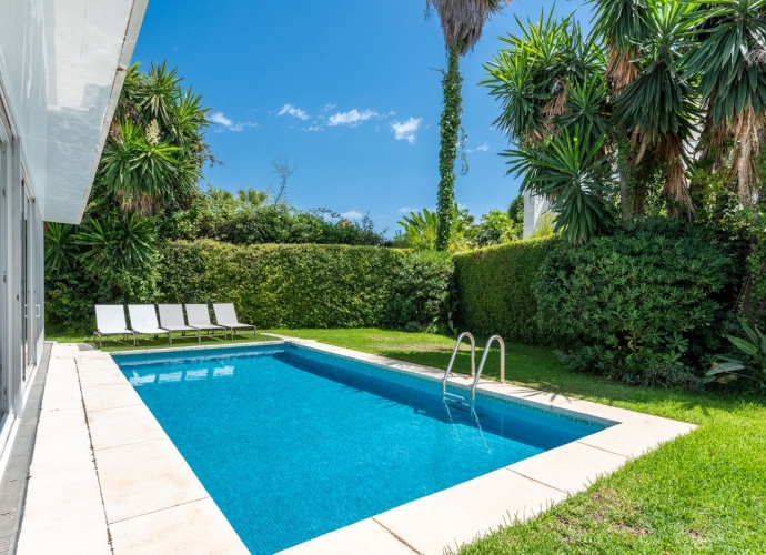 Villa Semi Detached in Los Monteros - 8