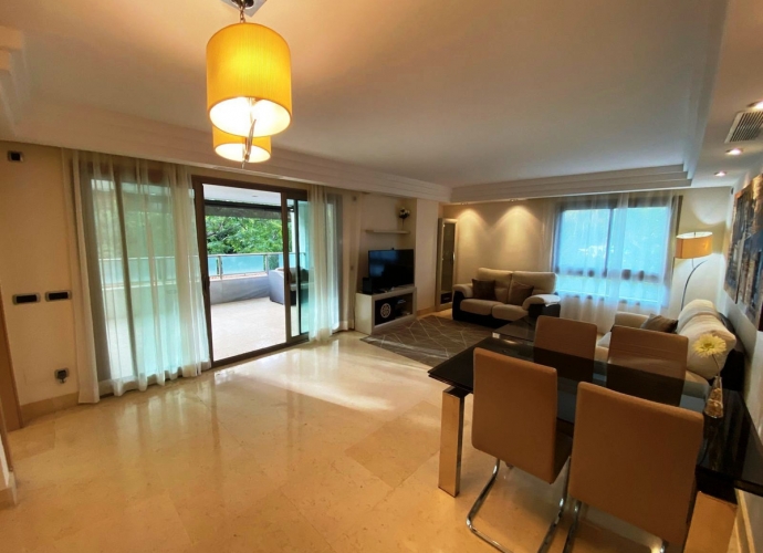 Apartment Middle Floor in The Golden Mile Jardines del Principe  - 2