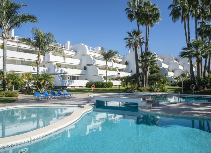 Apartamento Planta Media en Bahía de Marbella Bahía Real  - 2