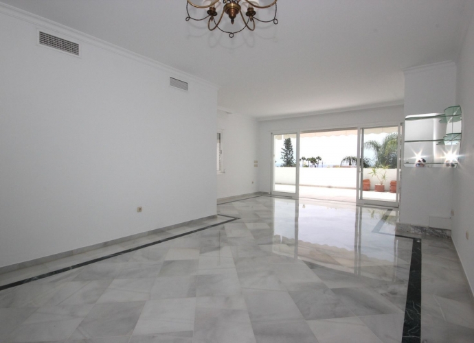 Apartamento Planta Media en Bahía de Marbella Bahía Real  - 5