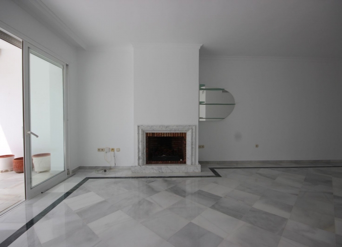 Apartamento Planta Media en Bahía de Marbella Bahía Real  - 6