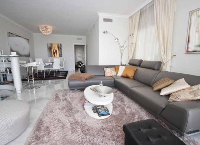 Apartamento Planta Media en Bahía de Marbella Bahía Real  - 8