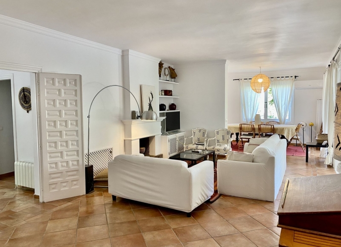 Villa Detached in Los Monteros - 4