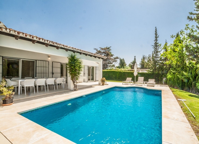 Villa Detached in Elviria - 1