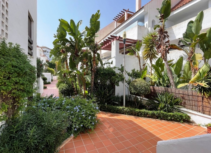 Apartment Middle Floor in Nueva Andalucía La Maestranza  - 4