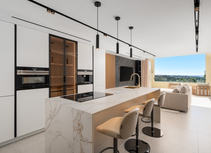 Appartement milieu d’Etage situé à Nueva Andalucía Palacetes los Belvederes  - 2
