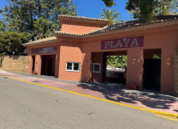 Commercial Parking Space in Marbella - 1