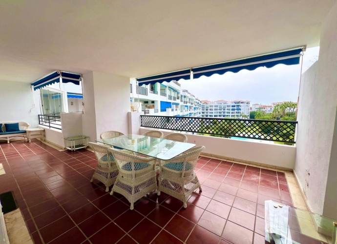 Apartamento Planta Media en Puerto Banús Jardines del Puerto  - 2