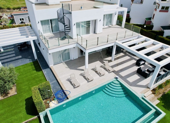 Villa Detached in Cancelada - 8