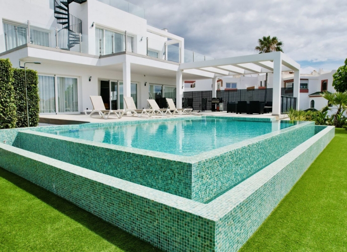 Villa Detached in Cancelada - 9