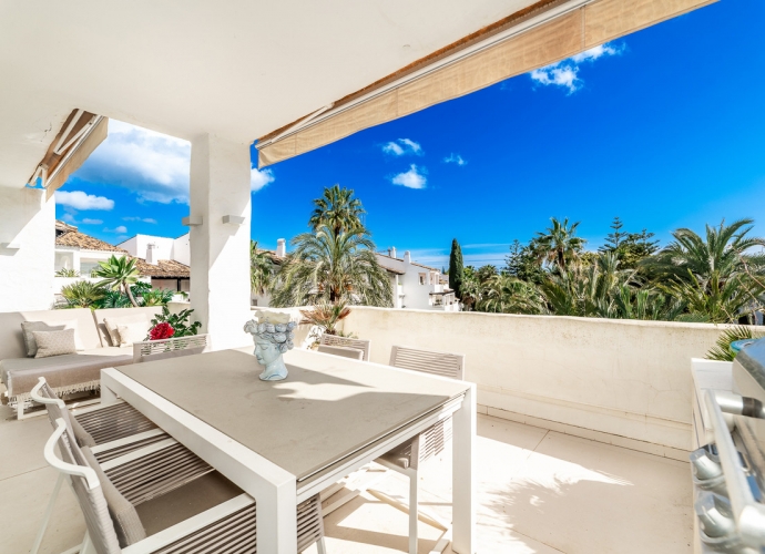 Apartment Middle Floor in The Golden Mile - 2