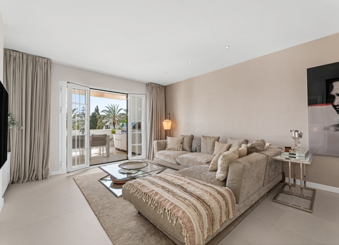 Apartment Middle Floor in The Golden Mile - 3