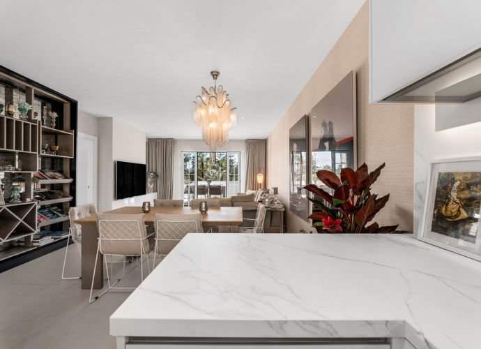 Apartment Middle Floor in The Golden Mile - 5