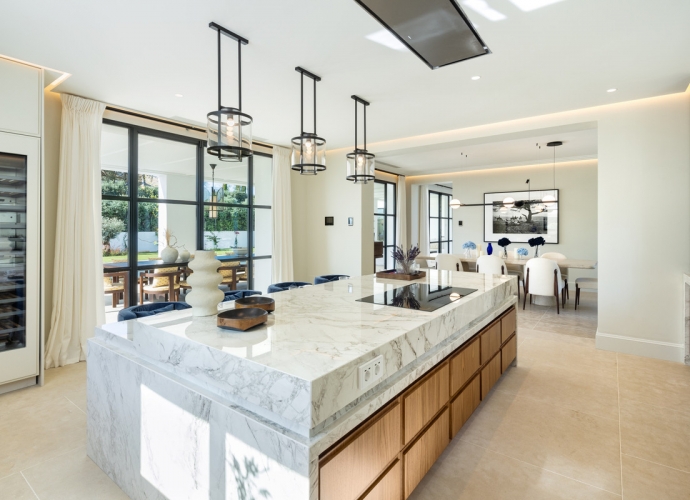 Villa Detached in The Golden Mile - 2