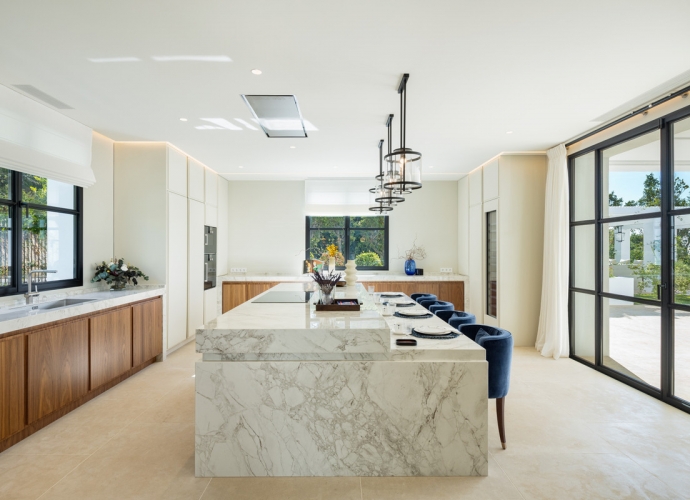 Villa Detached in The Golden Mile - 3