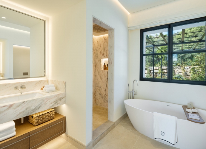 Villa Detached in The Golden Mile - 8