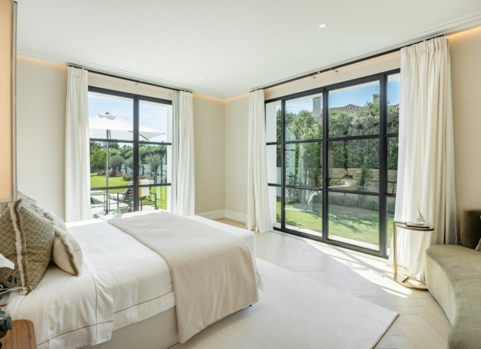 Villa Detached in The Golden Mile - 9