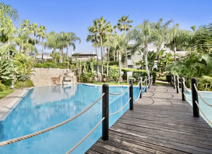 Villa Detached in The Golden Mile - 1