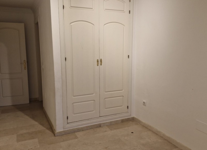 Apartment Middle Floor in Elviria - 10