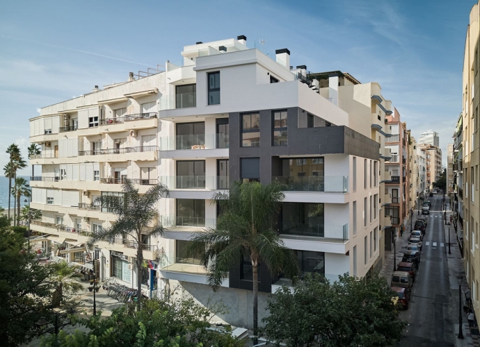 Apartamento Planta Media en Estepona - 1