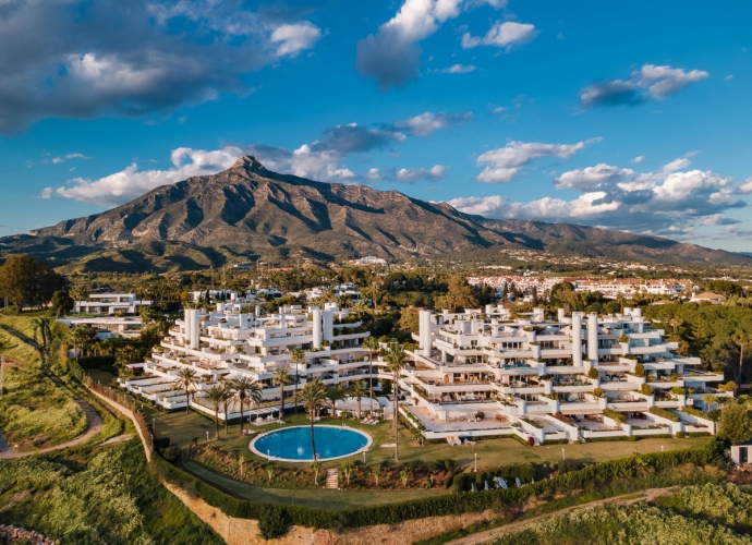 Apartment Middle Floor in The Golden Mile Las Terrazas de las Lomas  - 2