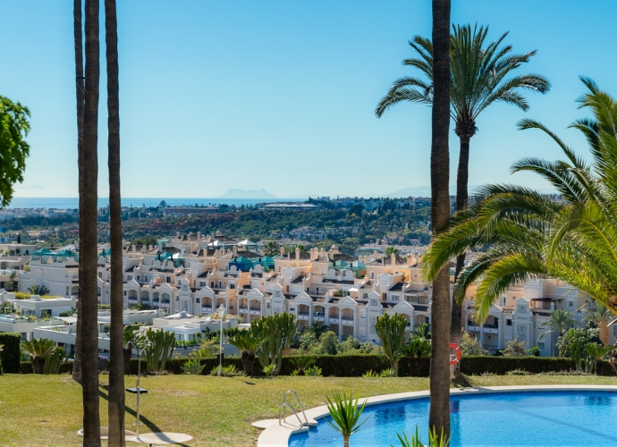 Apartment Middle Floor in The Golden Mile Las Terrazas de las Lomas  - 10