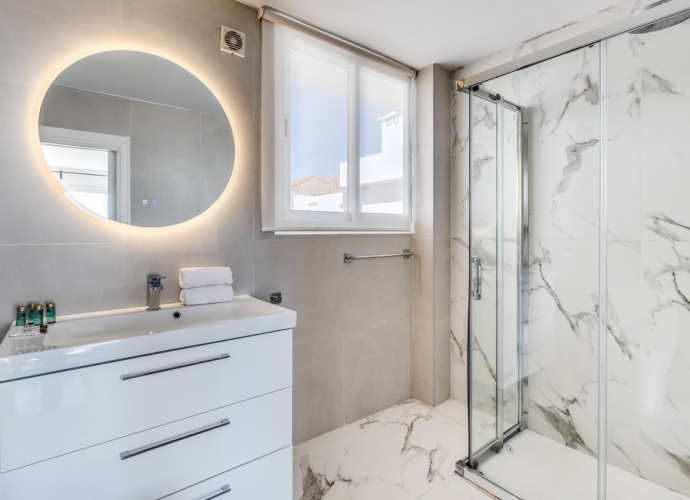 Apartamento Planta Media en Puerto Banús Jardines del Puerto  - 6