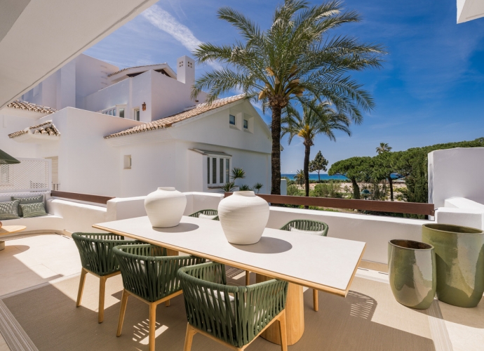 Apartment Middle Floor in Los Monteros - 1