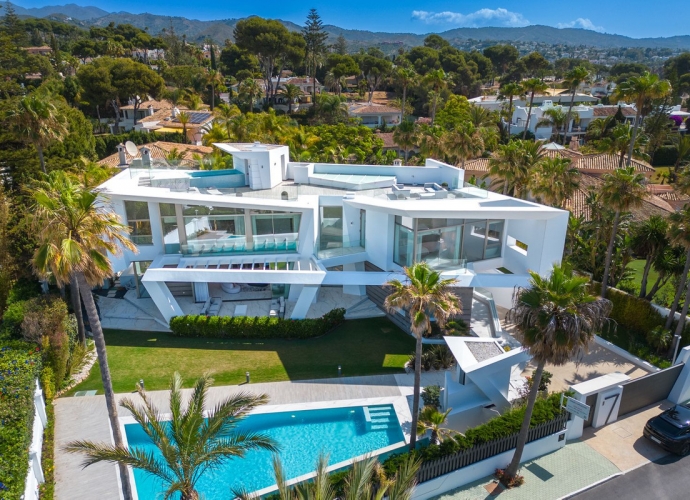 Villa Detached in Los Monteros - 2