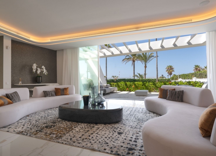 Villa Detached in Los Monteros - 8