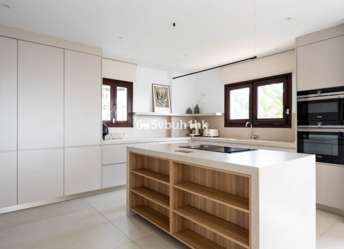 Villa Detached in El Rosario - 10