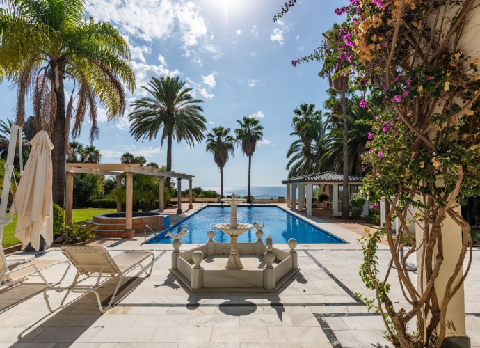 Villa Detached in Estepona - 1