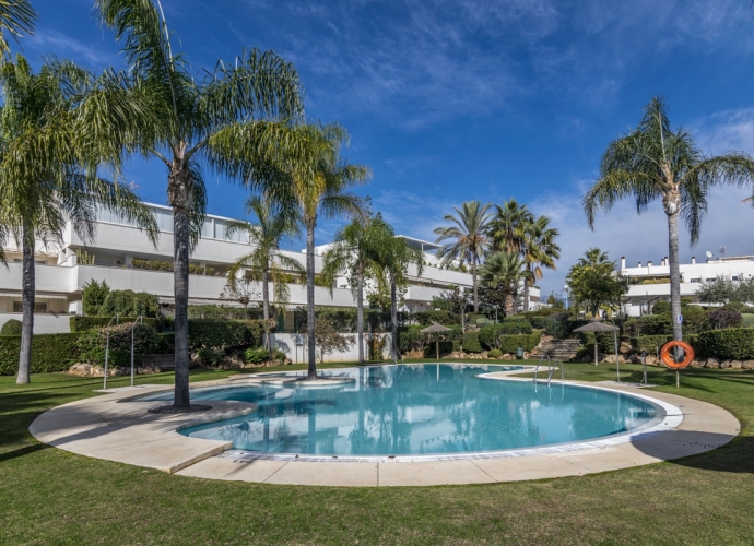 Appartement milieu d’Etage situé à Nueva Andalucía Terrazas del Rodeo  - 1
