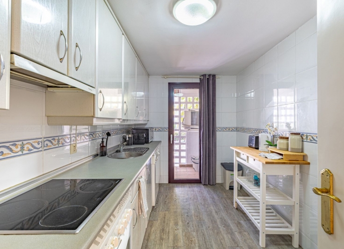 Apartamento Planta Media en Nueva Andalucía La Maestranza  - 2
