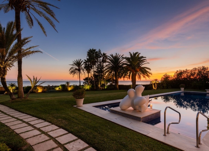 Villa Detached in Los Monteros - 3