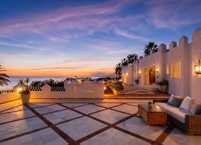Villa Detached in Los Monteros - 4