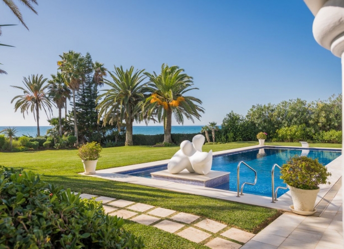 Villa Detached in Los Monteros - 5